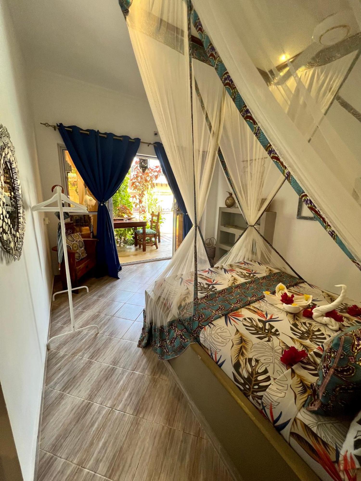 Gadea Boutique Hotel& Gadea Garden Italian Restaurant (Adults Only) Джамбиани Стая снимка